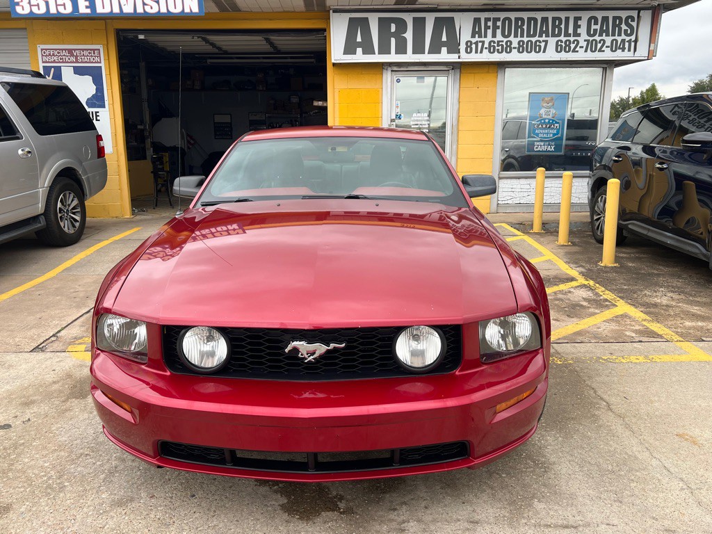 2005 Ford Mustang Image 2