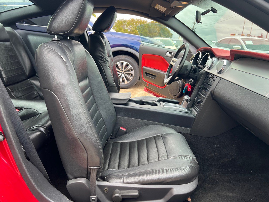 2005 Ford Mustang Image 12