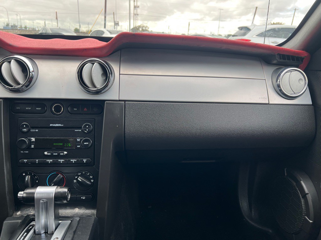 2005 Ford Mustang Image 16