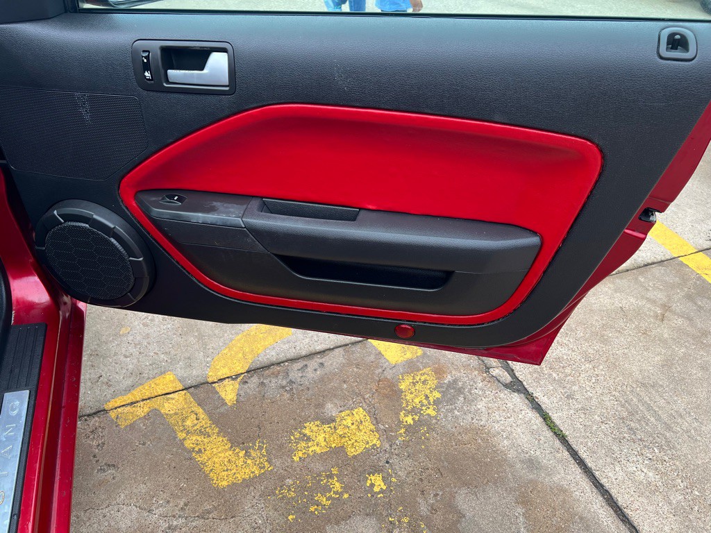 2005 Ford Mustang Image 18