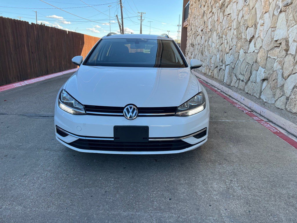 2019 Volkswagen Golf Image 2