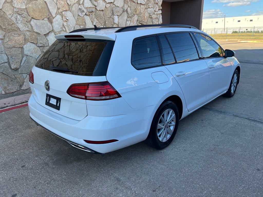 2019 Volkswagen Golf Image 4