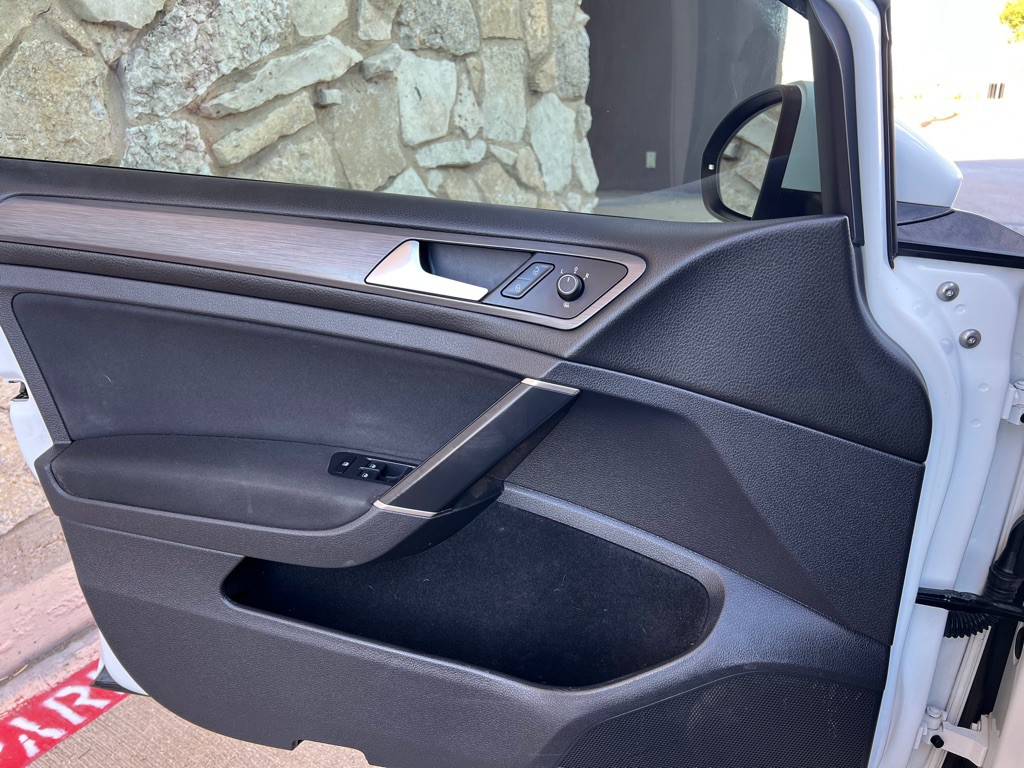 2019 Volkswagen Golf Image 16