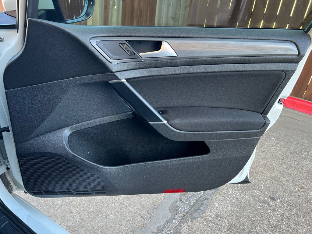 2019 Volkswagen Golf Image 17