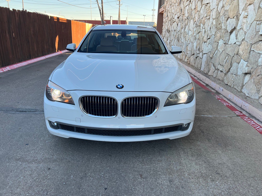 2012 BMW 7 Series Image 2