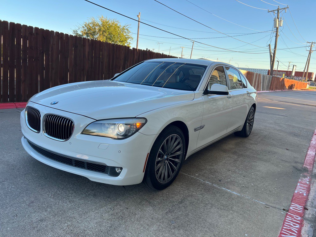 2012 BMW 7 Series Image 3