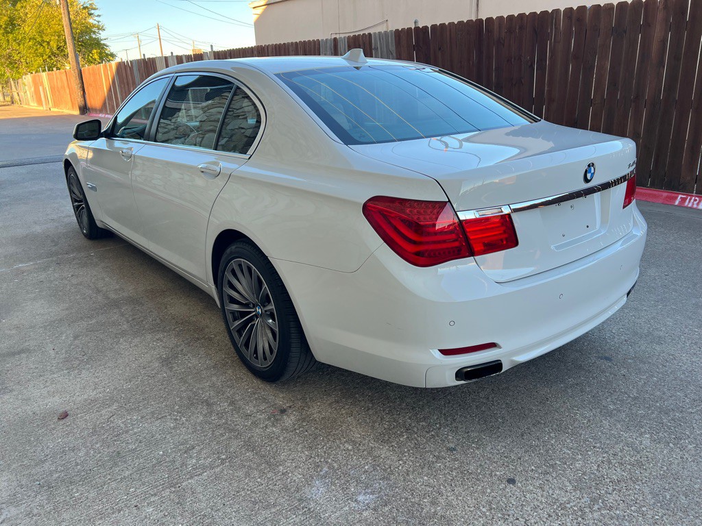 2012 BMW 7 Series Image 4