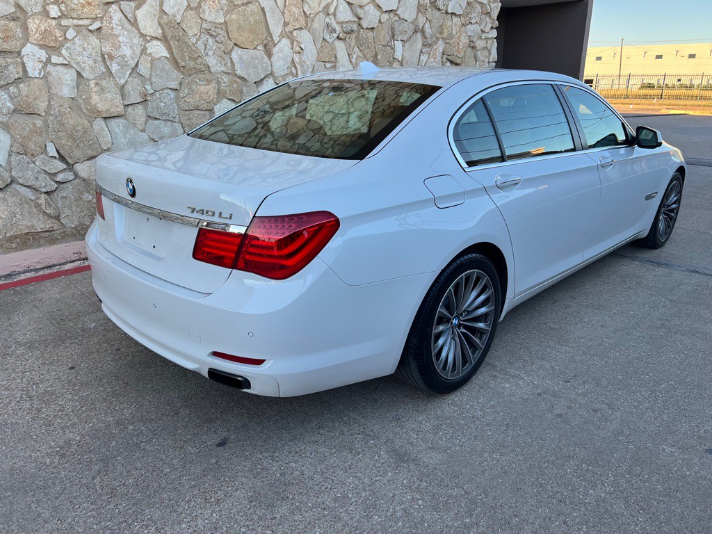 2012 BMW 7 Series Image 5