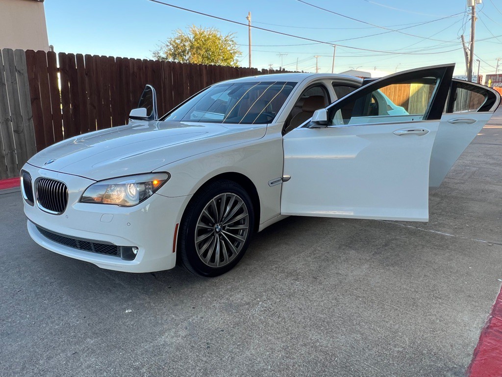 2012 BMW 7 Series Image 8