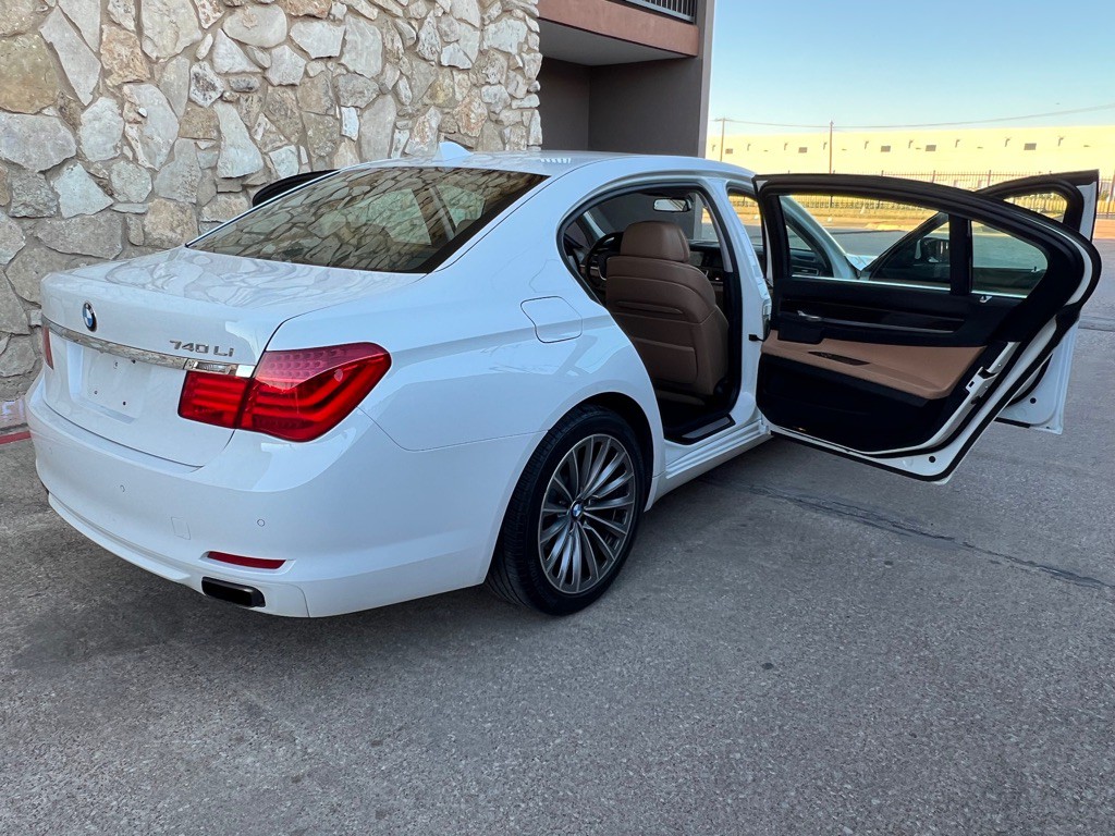 2012 BMW 7 Series Image 10
