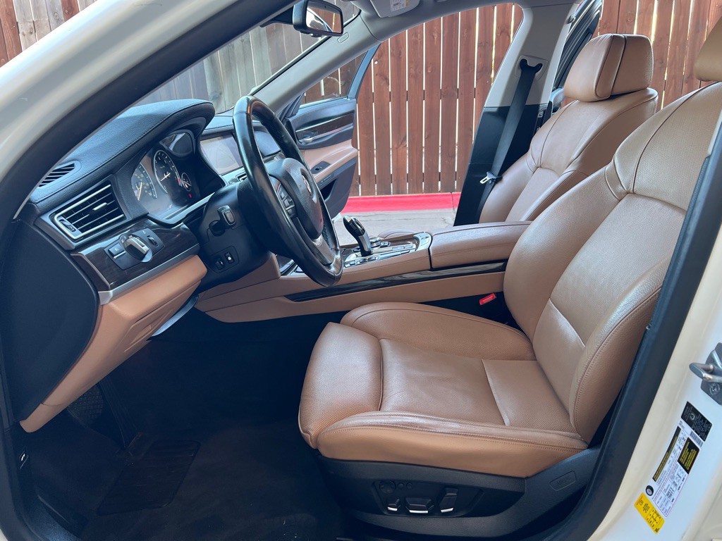 2012 BMW 7 Series Image 11