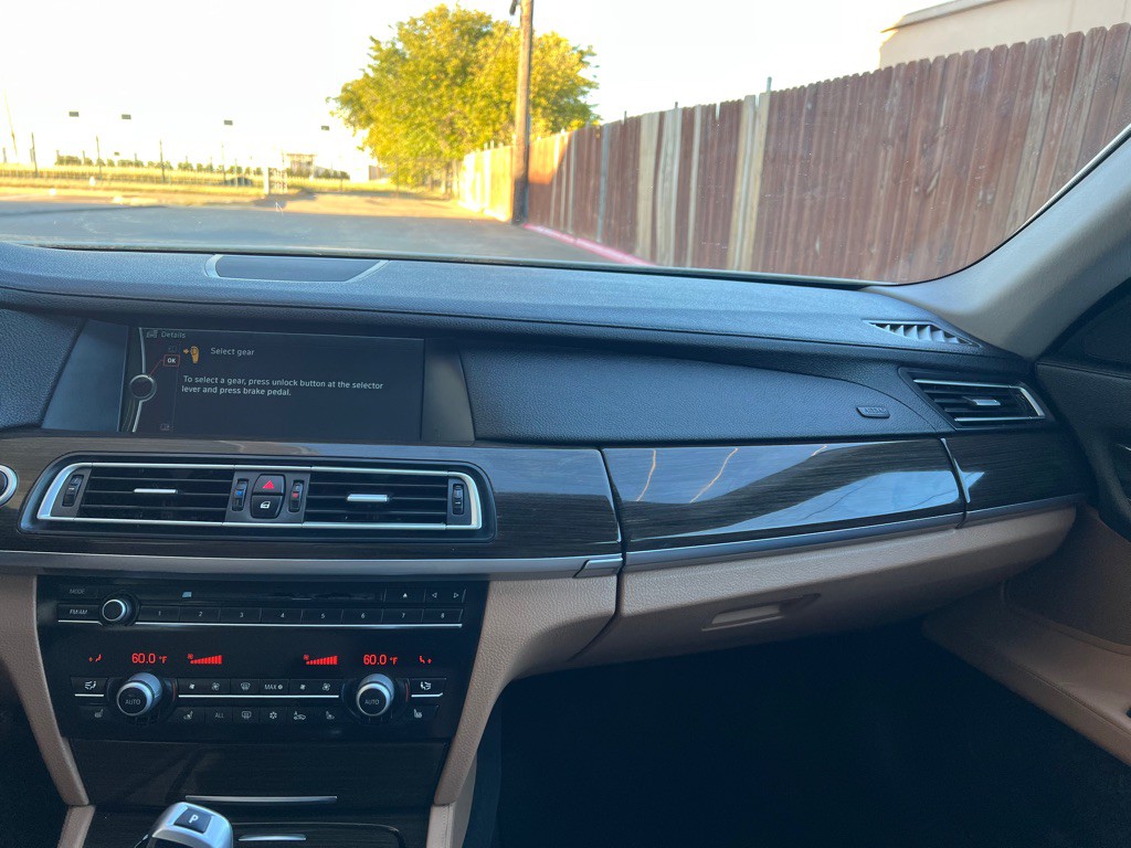 2012 BMW 7 Series Image 16