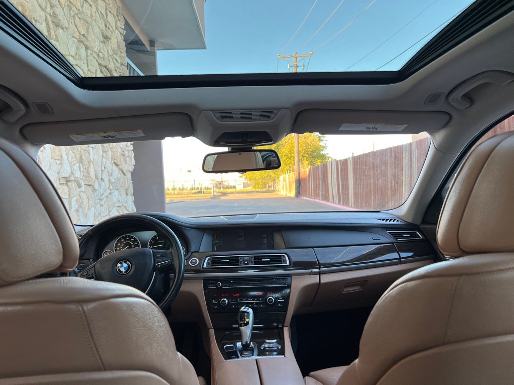 2012 BMW 7 Series Image 18