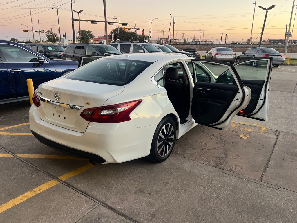 2018 Nissan Altima Image 10