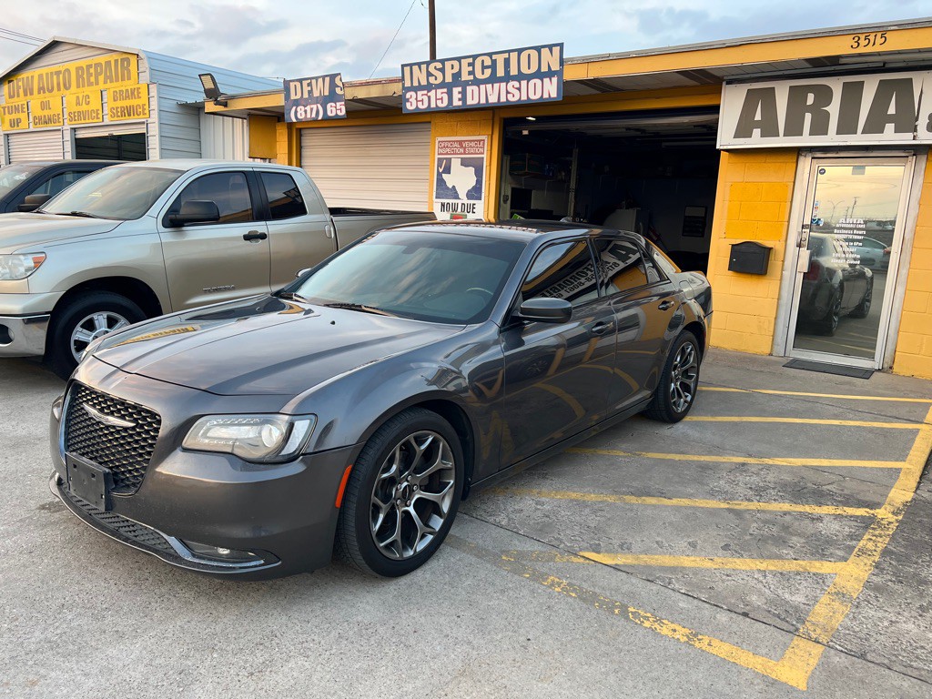 2018 Chrysler 300 Image 3