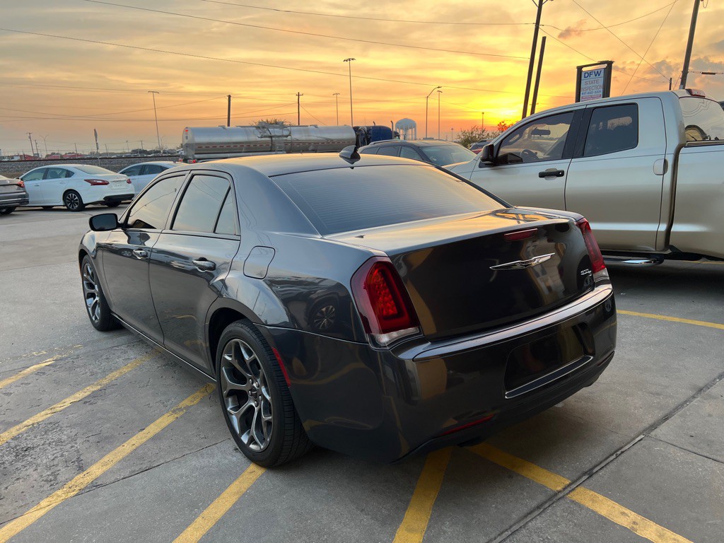 2018 Chrysler 300 Image 4