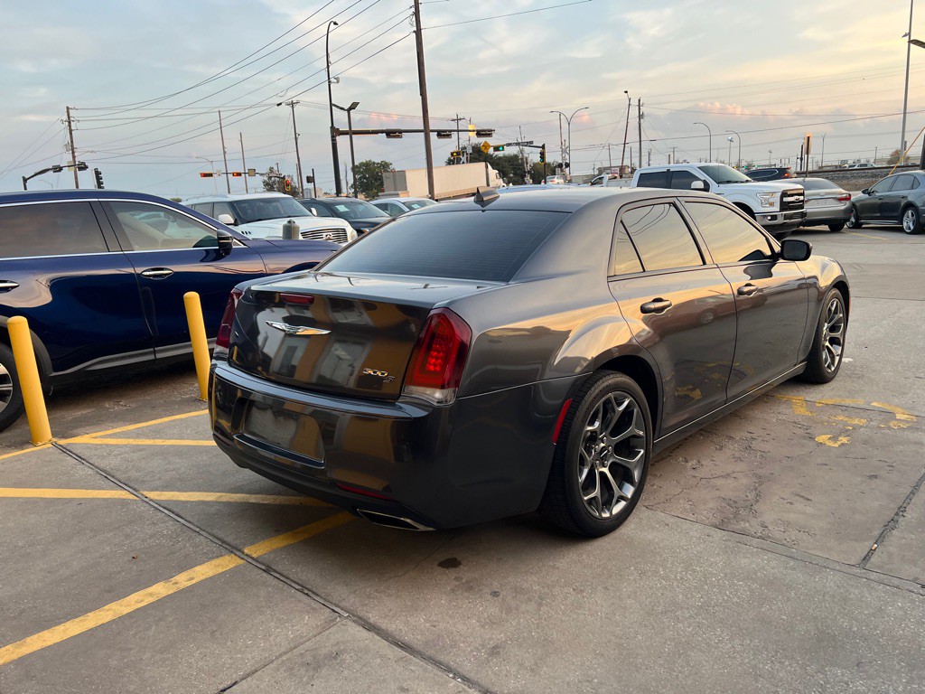 2018 Chrysler 300 Image 5