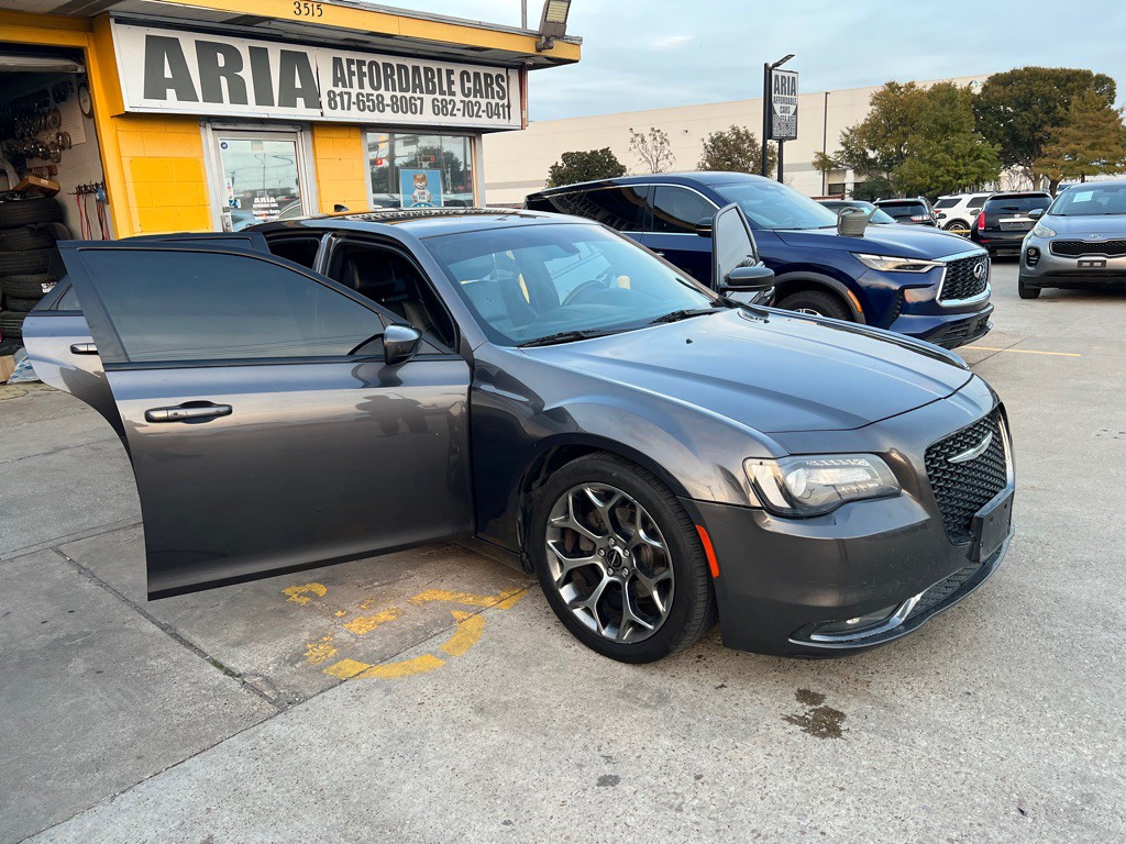 2018 Chrysler 300 Image 6