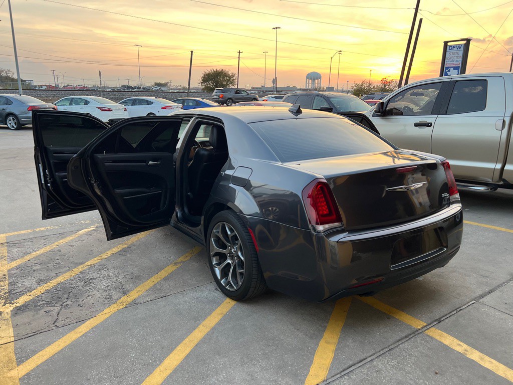 2018 Chrysler 300 Image 9