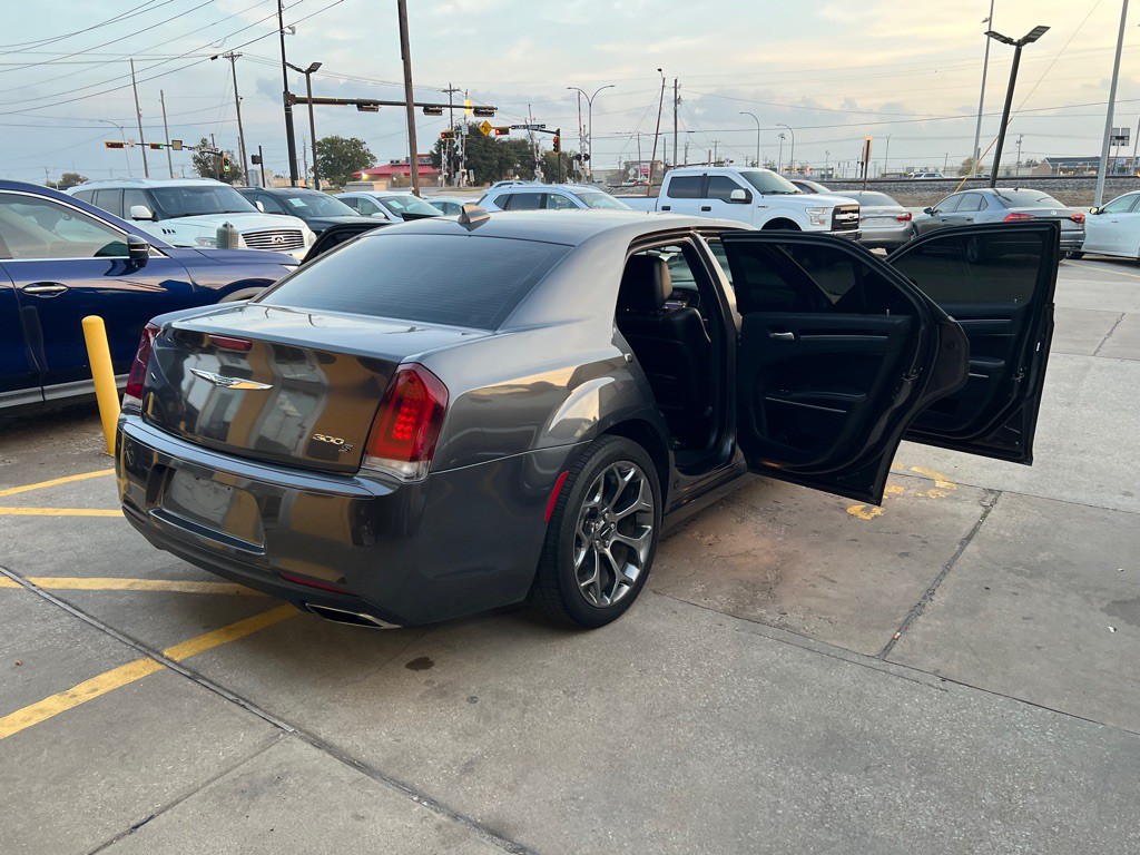 2018 Chrysler 300 Image 10