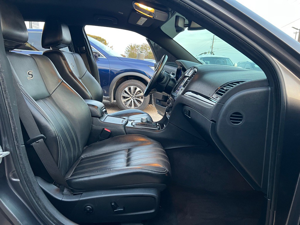 2018 Chrysler 300 Image 12