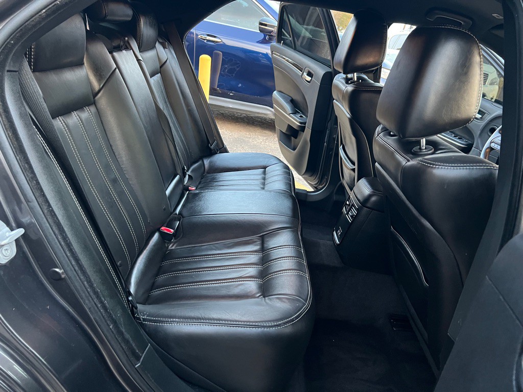 2018 Chrysler 300 Image 14