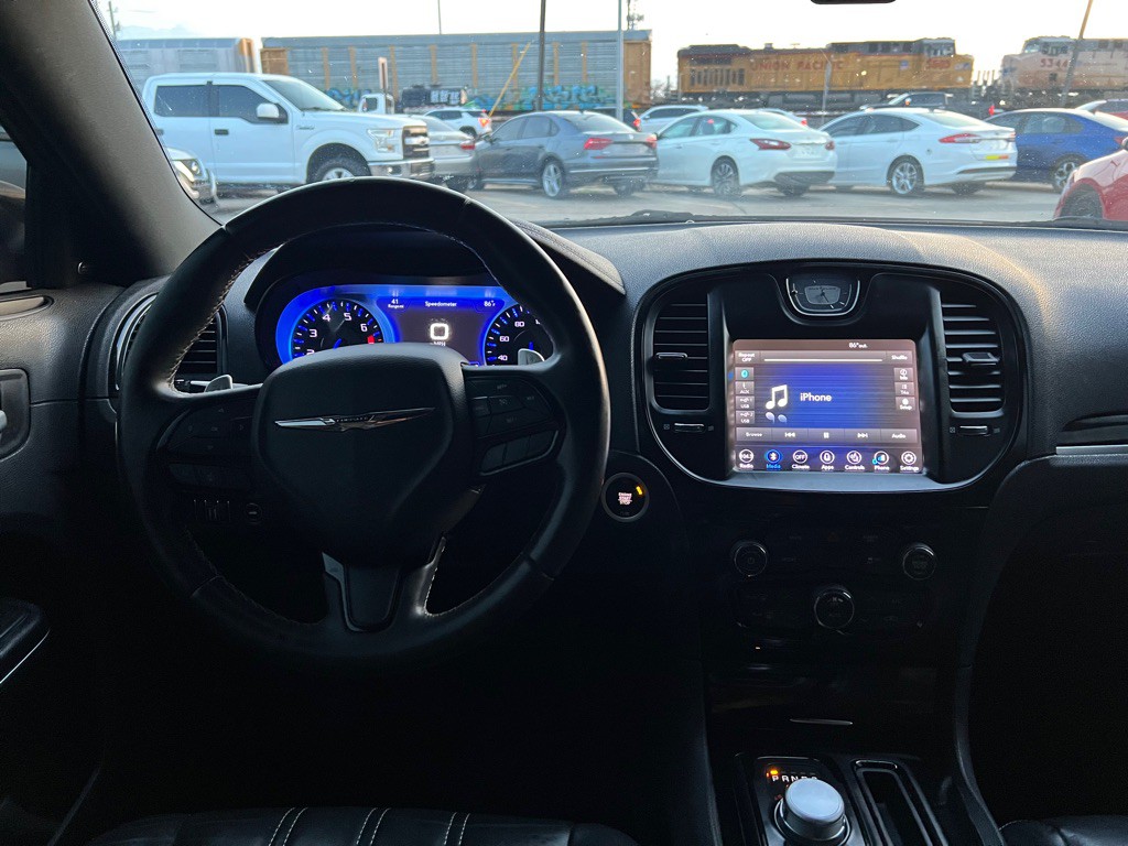 2018 Chrysler 300 Image 15