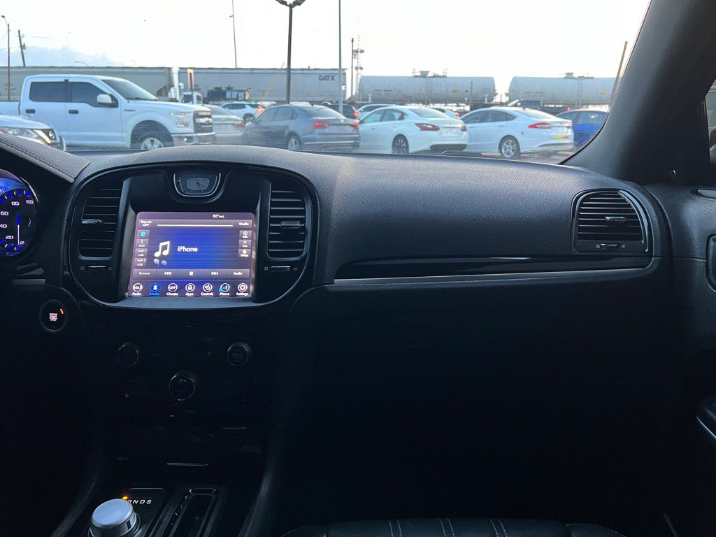 2018 Chrysler 300 Image 16