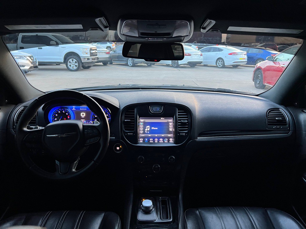 2018 Chrysler 300 Image 19