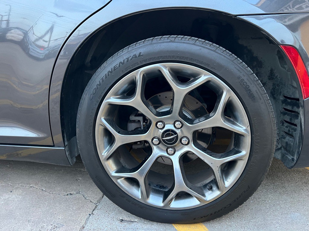 2018 Chrysler 300 Image 20