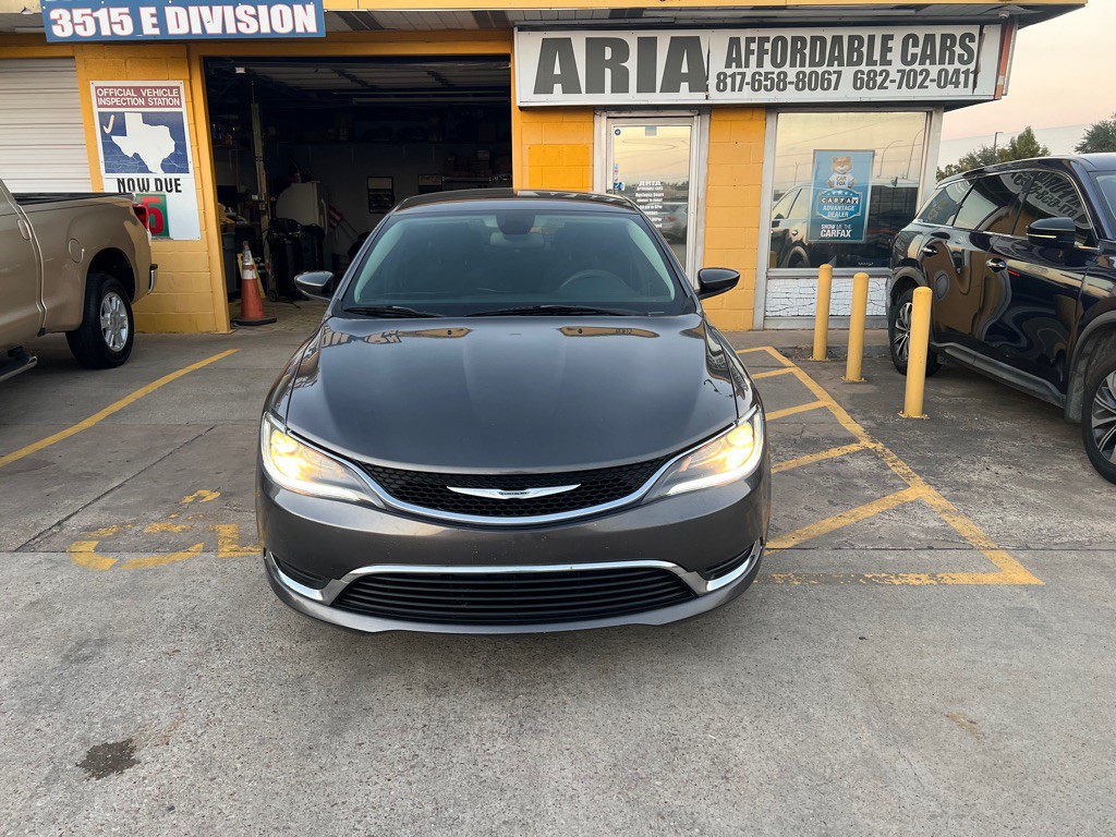 2015 Chrysler 200 Image 2