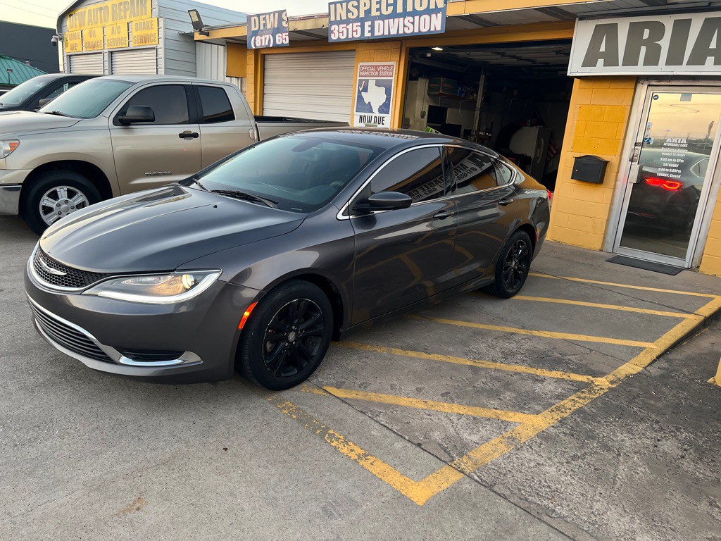 2015 Chrysler 200 Image 3