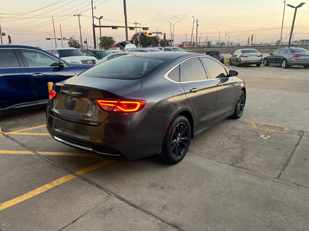 2015 Chrysler 200 Image 5