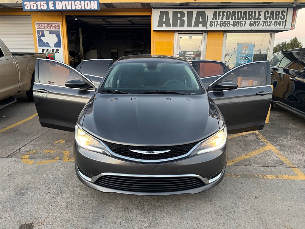 2015 Chrysler 200 Image 7