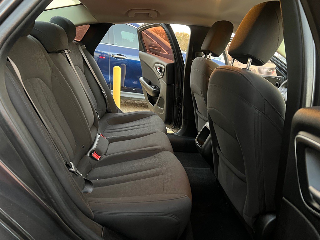 2015 Chrysler 200 Image 14