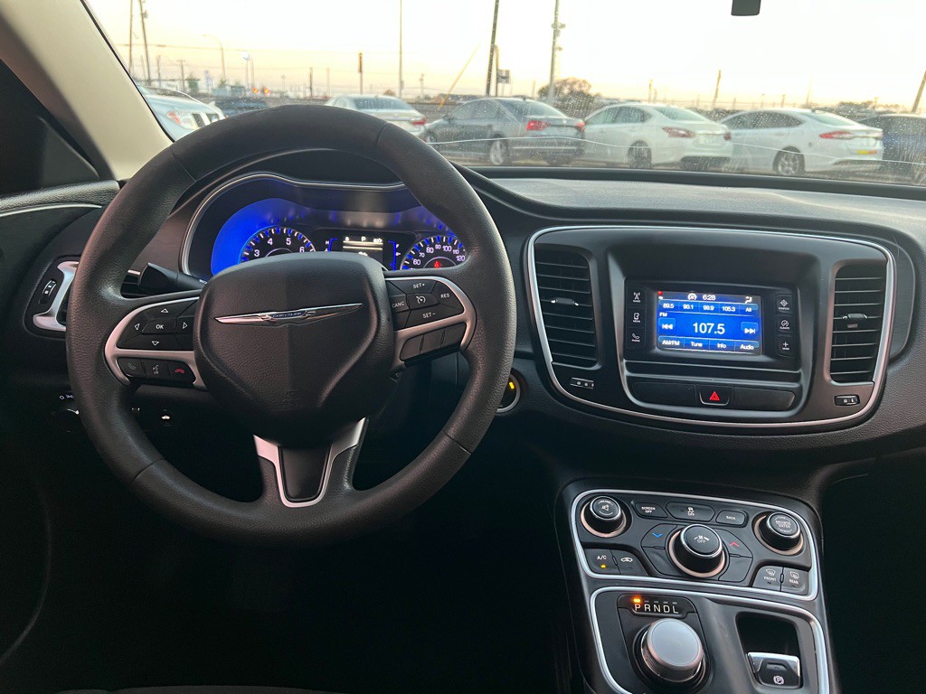 2015 Chrysler 200 Image 15