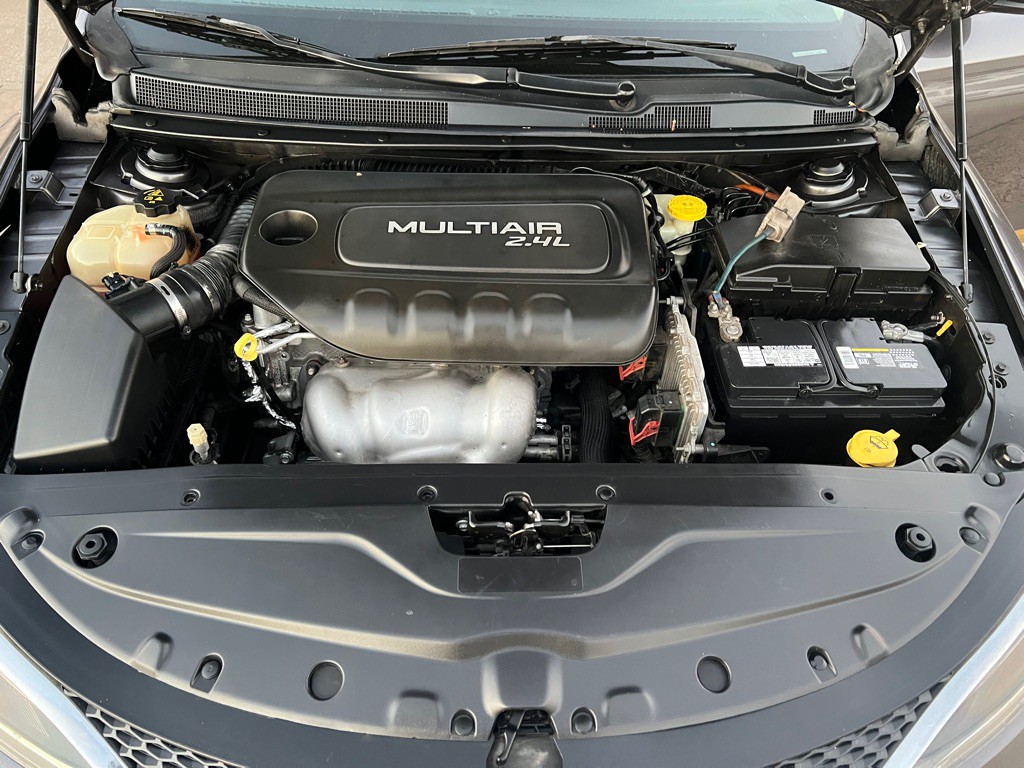 2015 Chrysler 200 Image 21