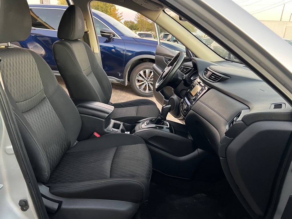 2017 Nissan Rogue Image 13