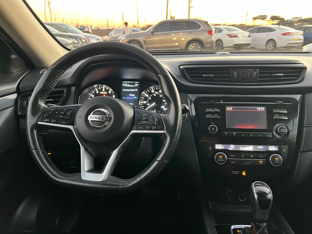 2017 Nissan Rogue Image 16