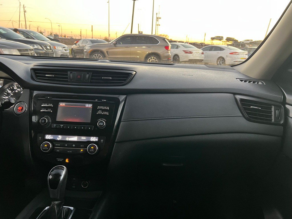 2017 Nissan Rogue Image 17