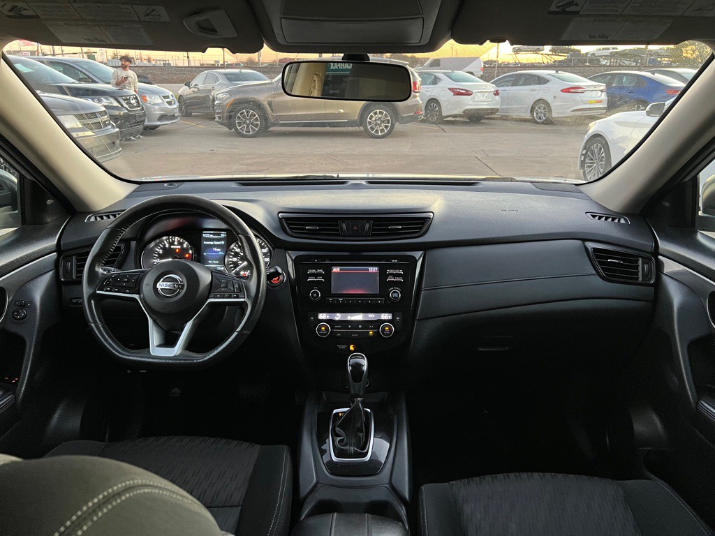 2017 Nissan Rogue Image 18