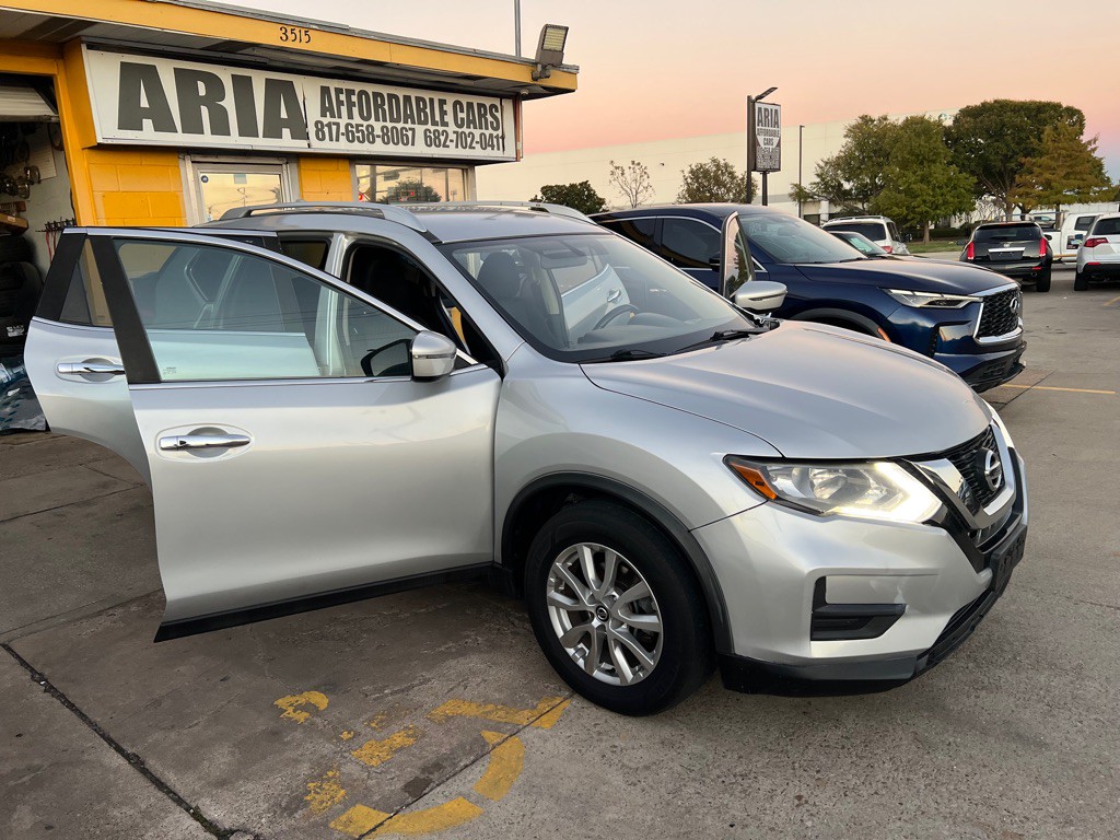 2017 Nissan Rogue Image 1