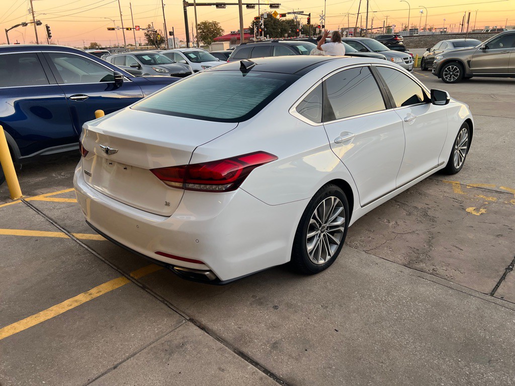 2015 Hyundai Genesis Image 5