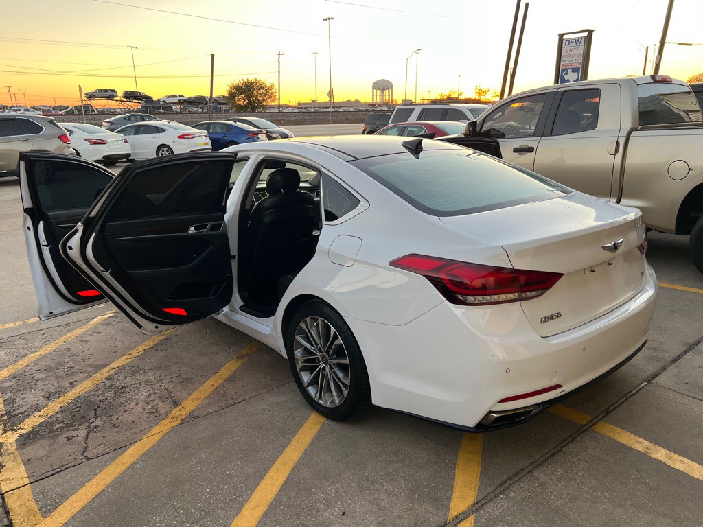 2015 Hyundai Genesis Image 9