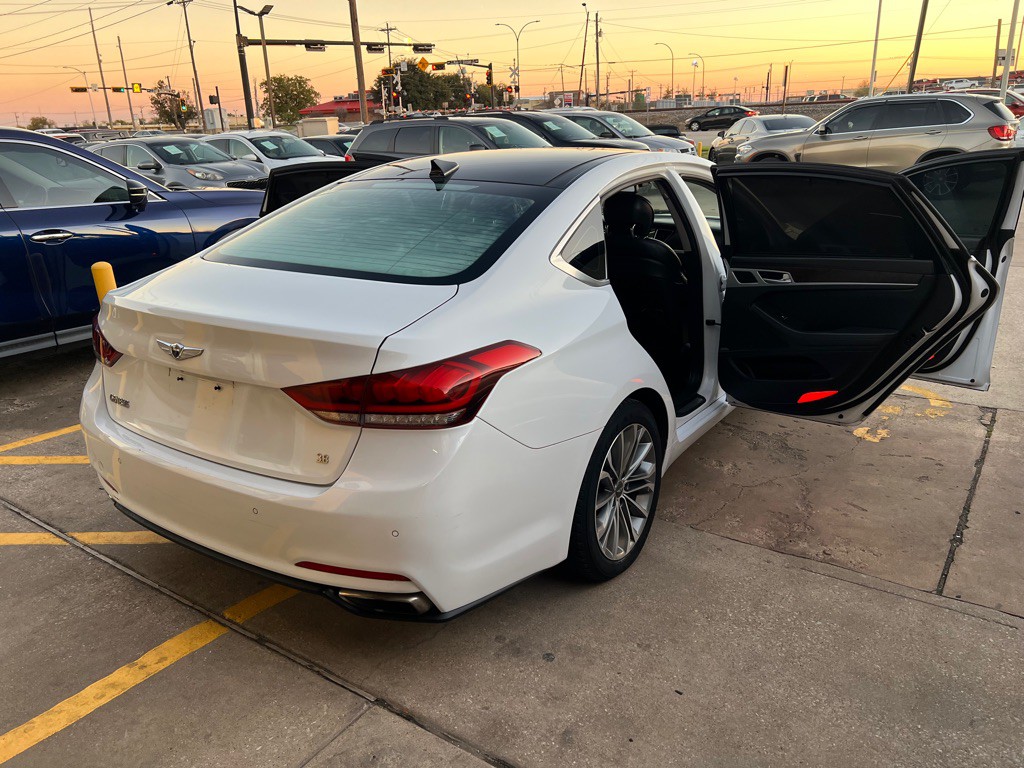 2015 Hyundai Genesis Image 10