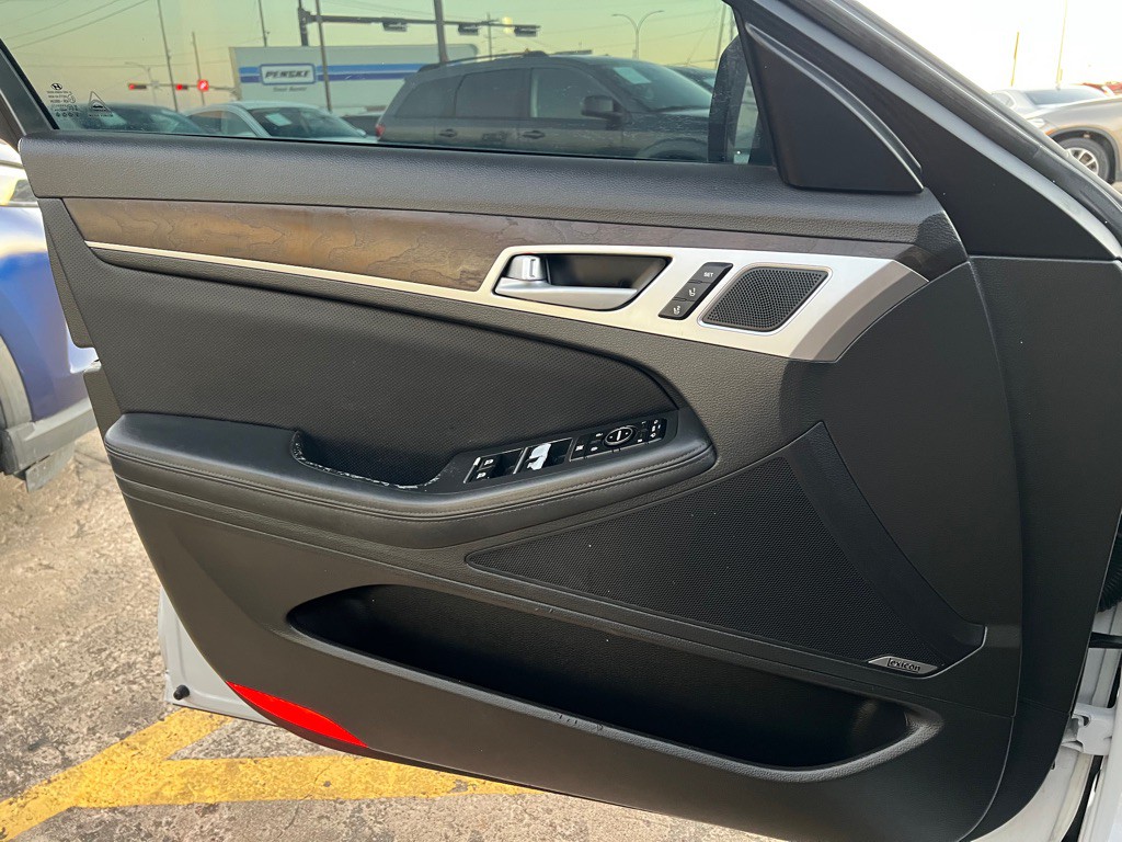 2015 Hyundai Genesis Image 19