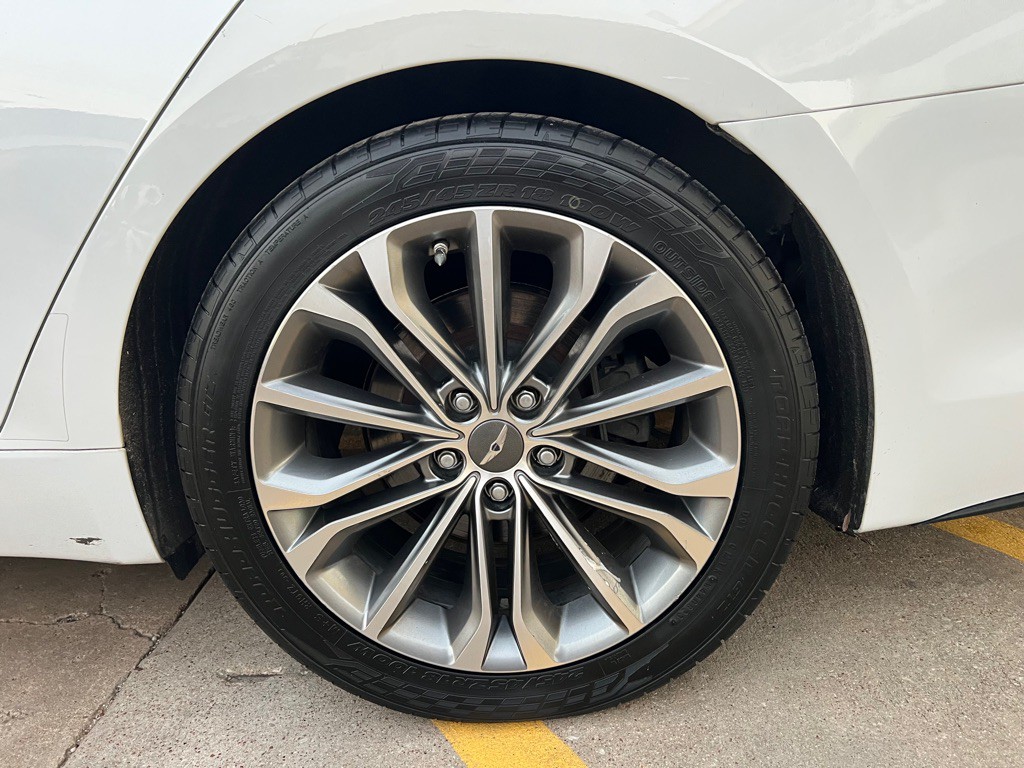 2015 Hyundai Genesis Image 20