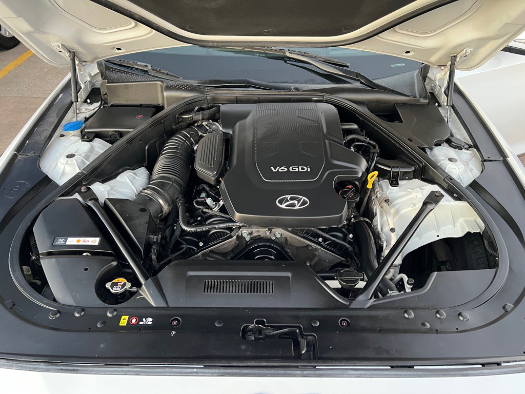 2015 Hyundai Genesis Image 21