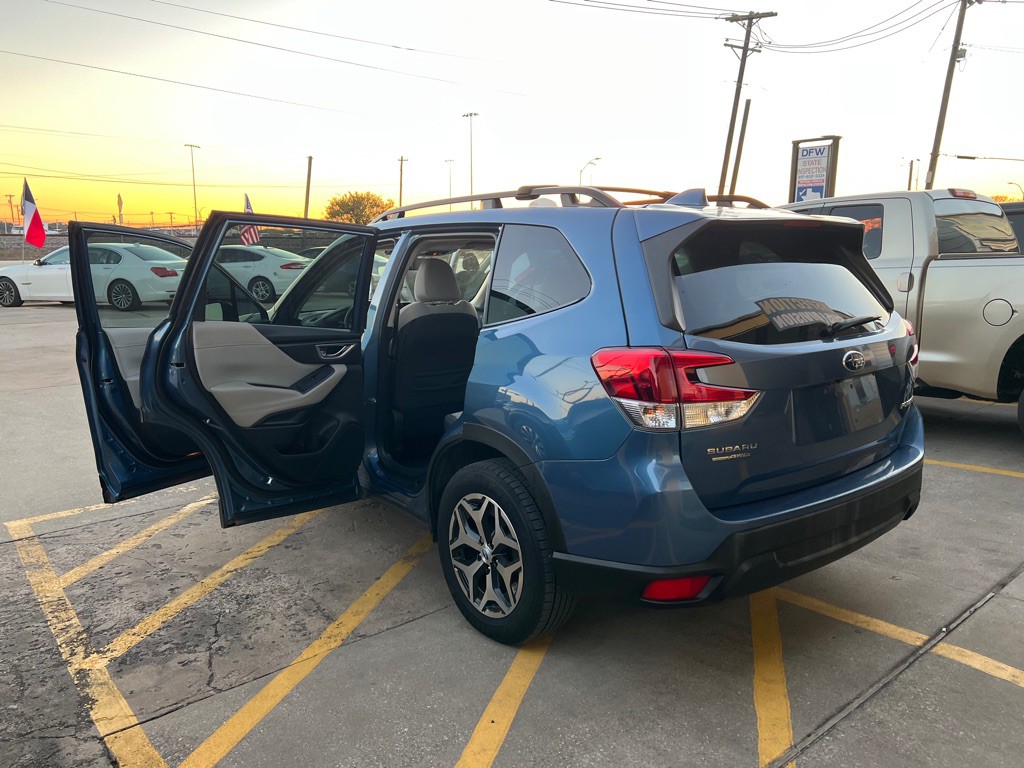 2022 Subaru Forester Image 10