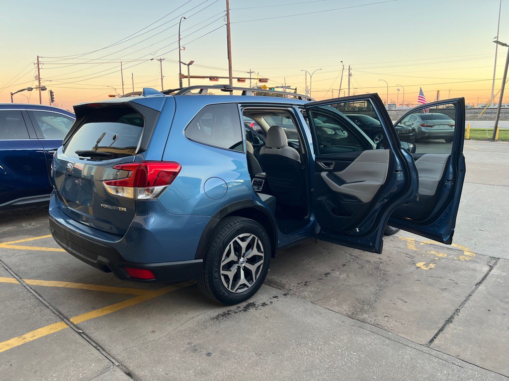 2022 Subaru Forester Image 11